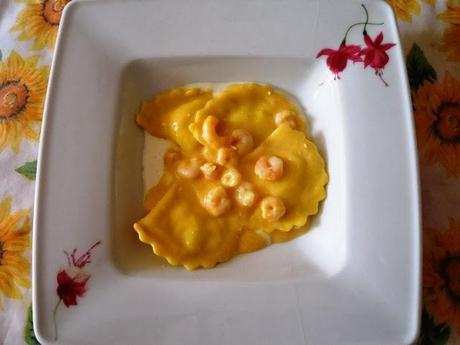 PANSOTTI ALLA RICOTTA CON FONDUTA DI PARMIGIANO E GAMBERI