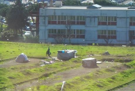 Cresce il campo abusivo a Cinecittà Est. E con lui degrado e roghi