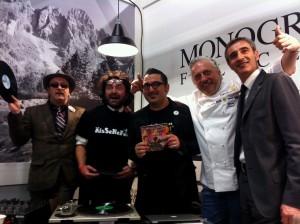 Foto di gruppo con al centro Roi Paci, a destra Davide Scabin e Riccardo Felicetti