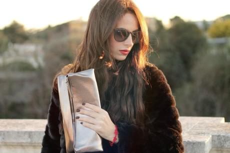 barbara valentina grimaldi_lovehandmade fashion blog_fake fur OOTD_faux fur chicwish_zalando shopping_silver clutch_vans silver_lip pattern sweater bershka_cintura tieups_hollister super skinny_calzini neri lana calzedonia-rayban black sunglasses