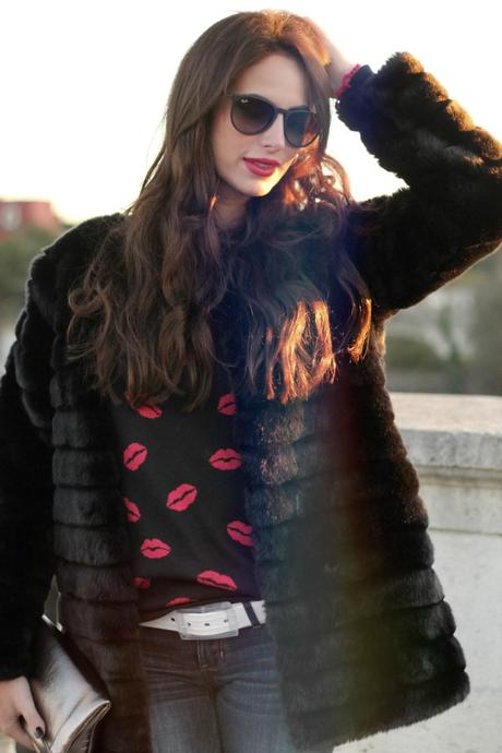 barbara valentina grimaldi_lovehandmade fashion blog_fake fur OOTD_faux fur chicwish_zalando shopping_silver clutch_vans silver_lip pattern sweater bershka_cintura tieups_hollister super skinny_calzini neri lana calzedonia-rayban black sunglasses