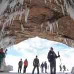 Le spettacolari grotte congelate del lago Superiore (foto)