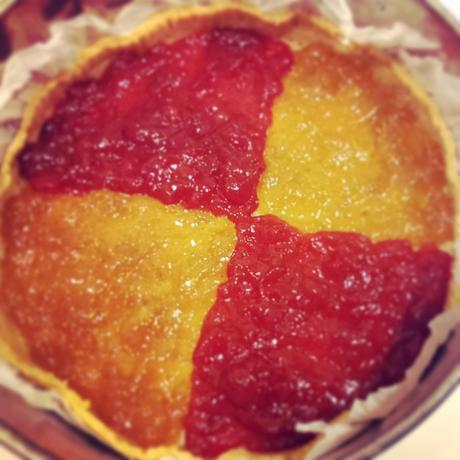 Crostata integrale con marmellata di fragole e fichi