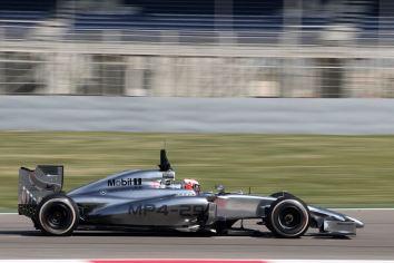Magnussen-McLaren_Test_day2_Bahrain_2014 (1)