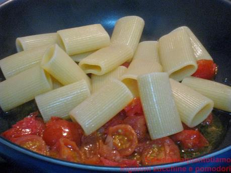 rigatoni zucchine e pomodori