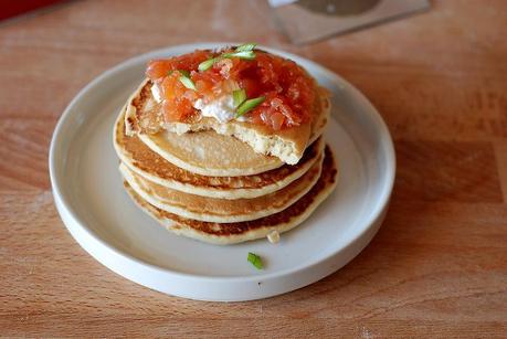 Pancake al vino con tartare di trota al miele