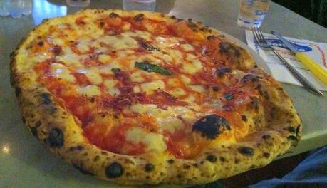 Pizzeria Gino Sorbillo - Via dei Tribunali, Napoli