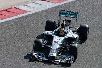 Hamilton-Mercedes_Test_day3_Bahrain_2014 (3)