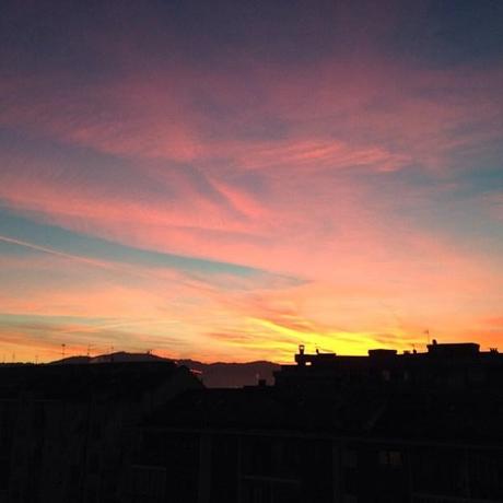 L’alba su #Torino, rossa e intensa come la passione di co...