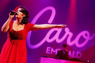 Spot Hunziker Ficarra e Picone: è Caro Emerald il nuovo tormentone