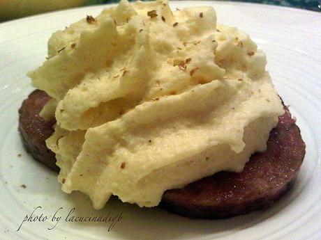 Cotechino con spuma di lenticchie arancioni e coriandolo