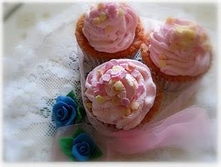 CupCakes alla Fragola e Boccioli di Rosa