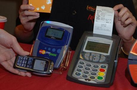 Tap and pay: addio carta di credito