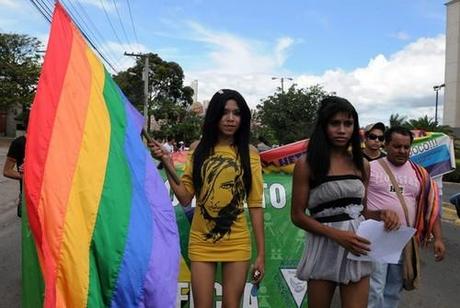 Honduras: due transgender incendiati