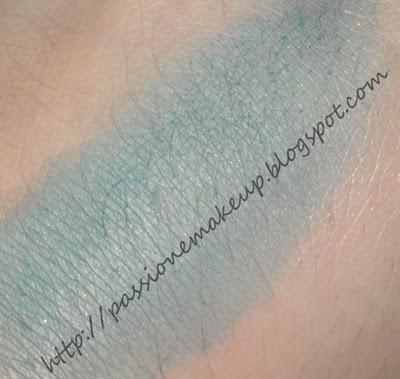 Swatches Ombretti Mono Essence