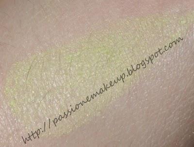 Swatches Ombretti Mono Essence