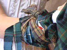 Tying the knot with tartan ribbons