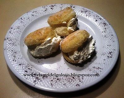 FOCACCINE  ZUCCHERATE  CON PANNA MONTATA