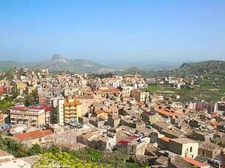 Casteltermini: all'ombra della croce