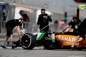 Nico Hulkenberg (Sauber) sets the fastest time on day 1 of testing in Bahrain