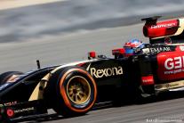 Romain Grosjean (Lotus) on track with P Zero Orange hard tyres