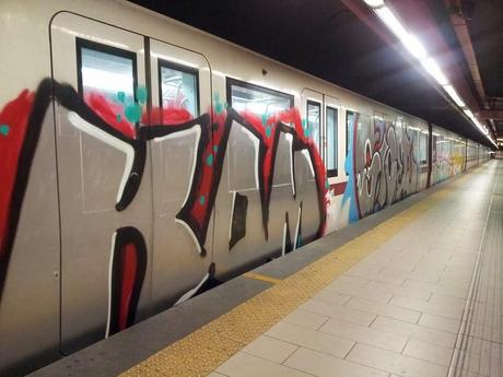 L'opera continua e specifica di devastazione della Metro A. Decine di milioni di euro di danni per far divertire quattro ragazzini