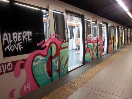 L'opera continua e specifica di devastazione della Metro A. Decine di milioni di euro di danni per far divertire quattro ragazzini