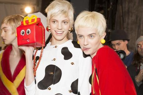 a moschino-rtw-fw2014-backstage-17_200401193371.jpg_carousel_parties