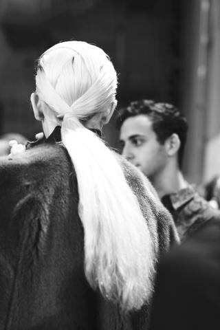 a fendi-rtw-fw2014-backstage-22_120713356673.jpg_carousel_parties