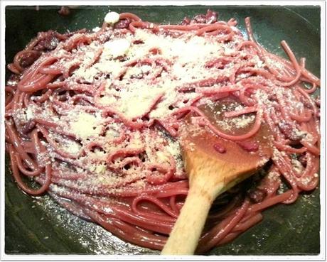 Spaghetti al vino con aglio e pancetta