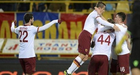 La Roma vince a Bologna e mette pressione alla Juve