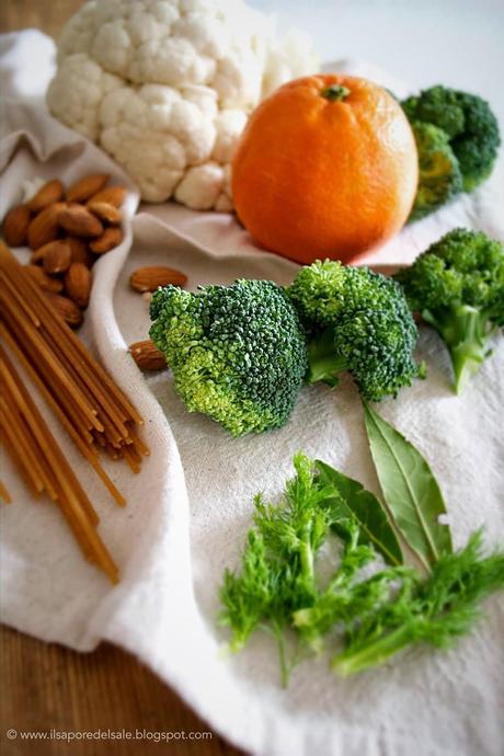 Pasta integrale al profumo d'arancia con cavolfiore, broccolo e mandorle...