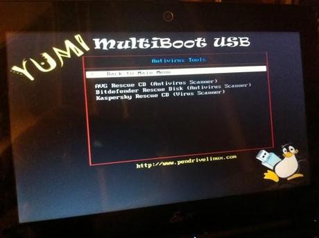 Per installare il sistema operativo da USB, YUMI usa un approccio molto simile a SARDU.