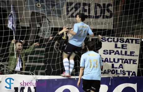 Lazio-Ternana Futsal, Lucileia esulta sotto la curva biancazzurra, è il 3-0