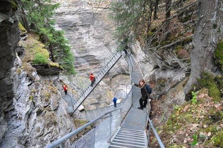 passerella tra cascate e sorgenti termali  a Leukerbad