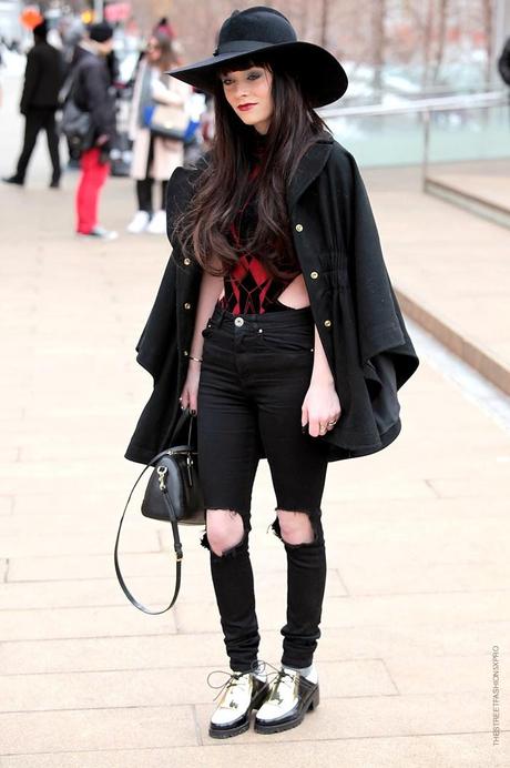 In the Street...Jeans strappati...For vogue.it