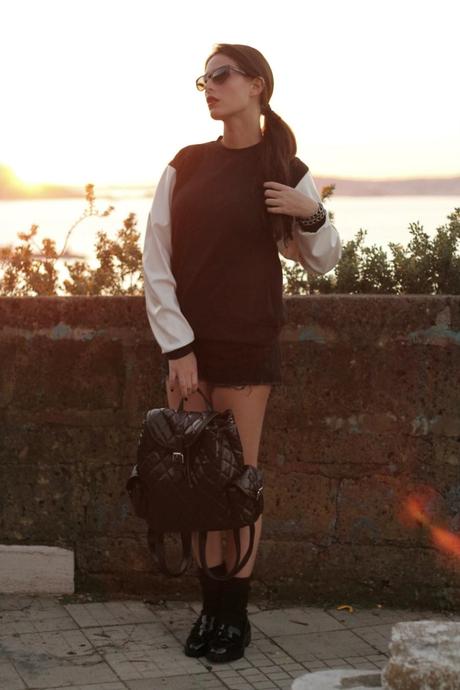 barbara valentina grimaldi_lovehandmade fashion blog_college outfit inspiration_college fleece leather sleeves_customized sunglasses_handmade chain bracelet_metalassé backpack_wool high socks_high waist bershka shorts_lucid leather loafer shoes zara