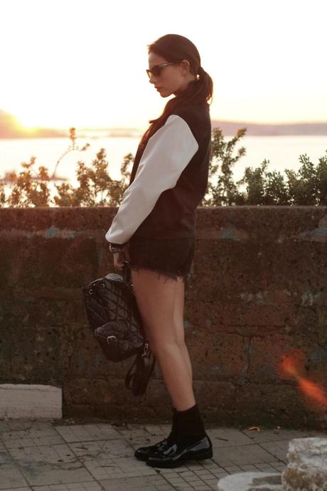 barbara valentina grimaldi_lovehandmade fashion blog_college outfit inspiration_college fleece leather sleeves_customized sunglasses_handmade chain bracelet_metalassé backpack_wool high socks_high waist bershka shorts_lucid leather loafer shoes zara