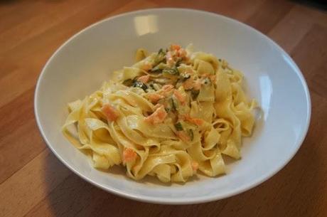 Tagliatelle con salmone e zucchine