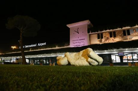 le statue di Rabarama, all'aeroporto di Pisa