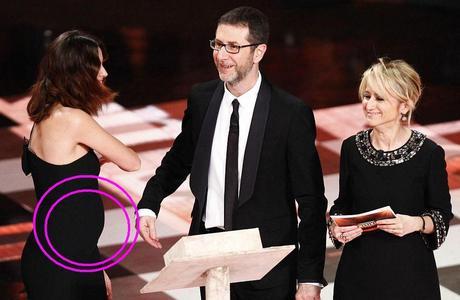 Sanremo 2014, Kasia incinta: il segreto svelato sul palco dell'Ariston Kasia Smutniak, incinta, aspetta un maschietto: secondo i rumors si chiamerà Pietro