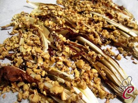 Radicchio gratinato con tofu e nocciole: il piacevole gioco di contrasti tra sapori e consistenze