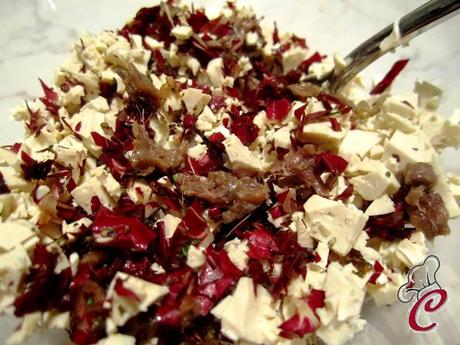 Radicchio gratinato con tofu e nocciole: il piacevole gioco di contrasti tra sapori e consistenze