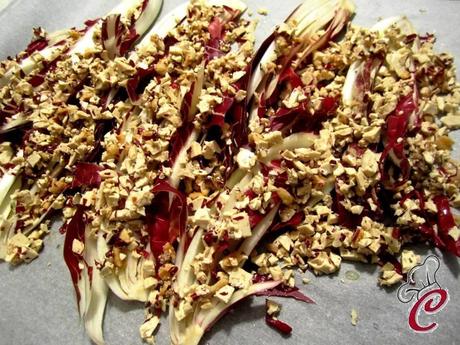 Radicchio gratinato con tofu e nocciole: il piacevole gioco di contrasti tra sapori e consistenze