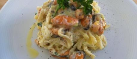 tagliolini con_cozze, ricotta, limone e pepe