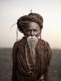 Uomini santi dell’India nei ritratti sorprendenti del fotografo Joey L