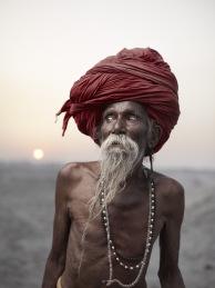 Uomini santi dell’India nei ritratti sorprendenti del fotografo Joey L