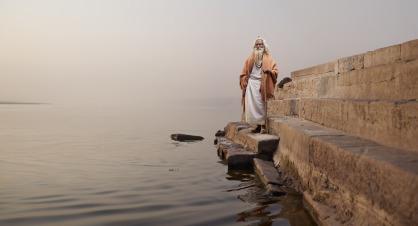 Uomini santi dell’India nei ritratti sorprendenti del fotografo Joey L