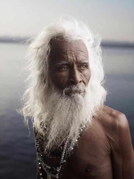 Uomini santi dell’India nei ritratti sorprendenti del fotografo Joey L