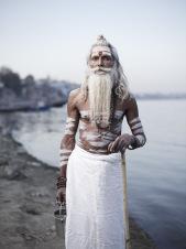 Uomini santi dell’India nei ritratti sorprendenti del fotografo Joey L